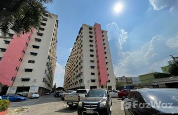 Namchoke Condominium in Hua Mak, Bangkok