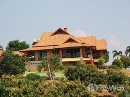ขายวิลล่า 4 ห้องนอน ใน ริมกก, เชียงราย 5 Rai property with 3 beautiful houses and mountain views. 
