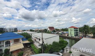 Studio Wohnung zu verkaufen in Chantharakasem, Bangkok Baan Phrayapirom-Ratchada