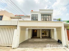 在Major Cineplex Sukhumvit, Khlong Tan Nuea出售的4 卧室 屋, Khlong Tan Nuea