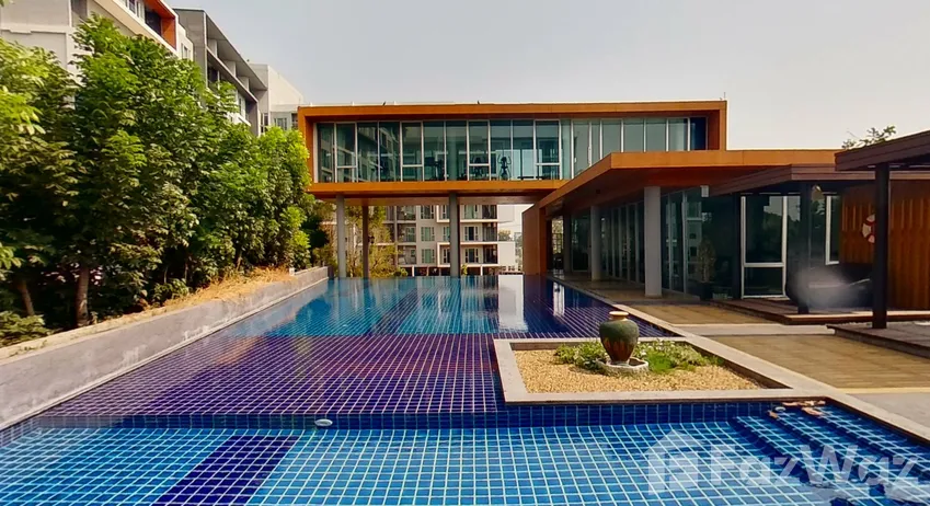 Фото 1 of the สระว่ายน้ำ at Serrano Condominium Rama II