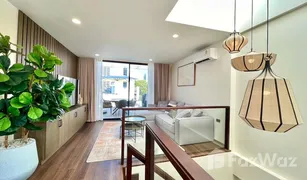 3 Bedrooms Townhouse for sale in Si Lom, Bangkok 