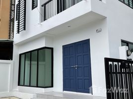 在Limelight Avenue Phuket, Talat Yai出售的4 卧室 联排别墅, Talat Yai