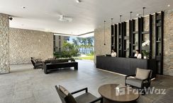 Фото 2 of the Vestíbulo con recepción at Twinpalms Residences by Montazure