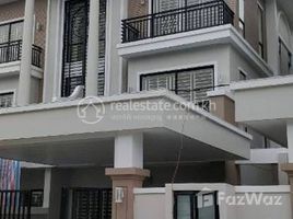 4 Schlafzimmer Villa zu verkaufen in Chbar Ampov, Phnom Penh, Nirouth
