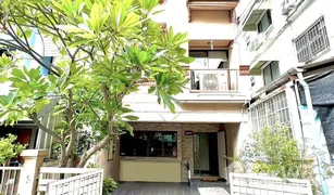 3 Bedrooms Townhouse for sale in Wang Thonglang, Bangkok Baan Klang Muang Mengjai-Ladprao