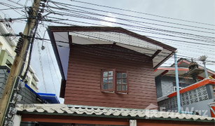 2 Schlafzimmern Haus zu verkaufen in Sam Sen Nok, Bangkok 