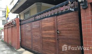 4 Bedrooms House for sale in Si Lom, Bangkok 