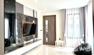 4 Bedrooms House for sale in Bang Chalong, Samut Prakan Grand Britania Bangna KM.12