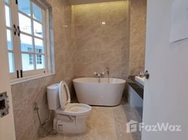 3 спален Дом в аренду в Prompak Gardens, Khlong Tan Nuea