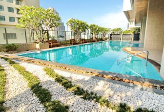 Fotos 2 of the สระว่ายน้ำ at Bright Sukhumvit 24