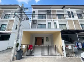 3 Schlafzimmer Reihenhaus zu vermieten im Patio Srinakarin - Rama 9, Hua Mak, Bang Kapi, Bangkok