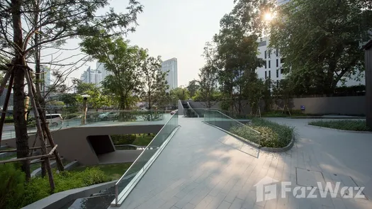 图片 2 of the Communal Garden Area at Ashton Silom