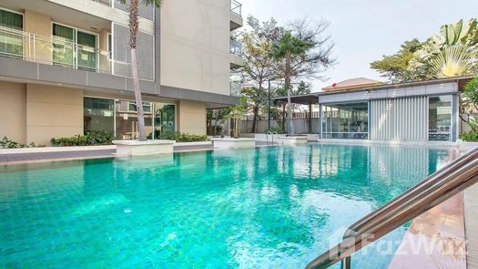 Photo 1 of the Piscine commune at Richmond Hills Residence Thonglor 25