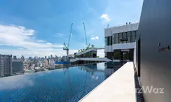 Фото 3 of the Communal Pool at Life Asoke Rama 9