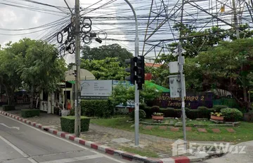 Mueang Thong 2 Phase 3 Village in 수안 루앙, 방콕