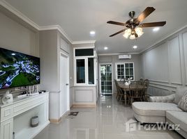 ทาวน์เฮ้าส์ 4 ห้องนอน ให้เช่า ในโครงการ โกลเด้น ทาวน์ เพชรเกษม-เลียบคลองทวีวัฒนา, หนองค้างพลู, หนองแขม, กรุงเทพมหานคร