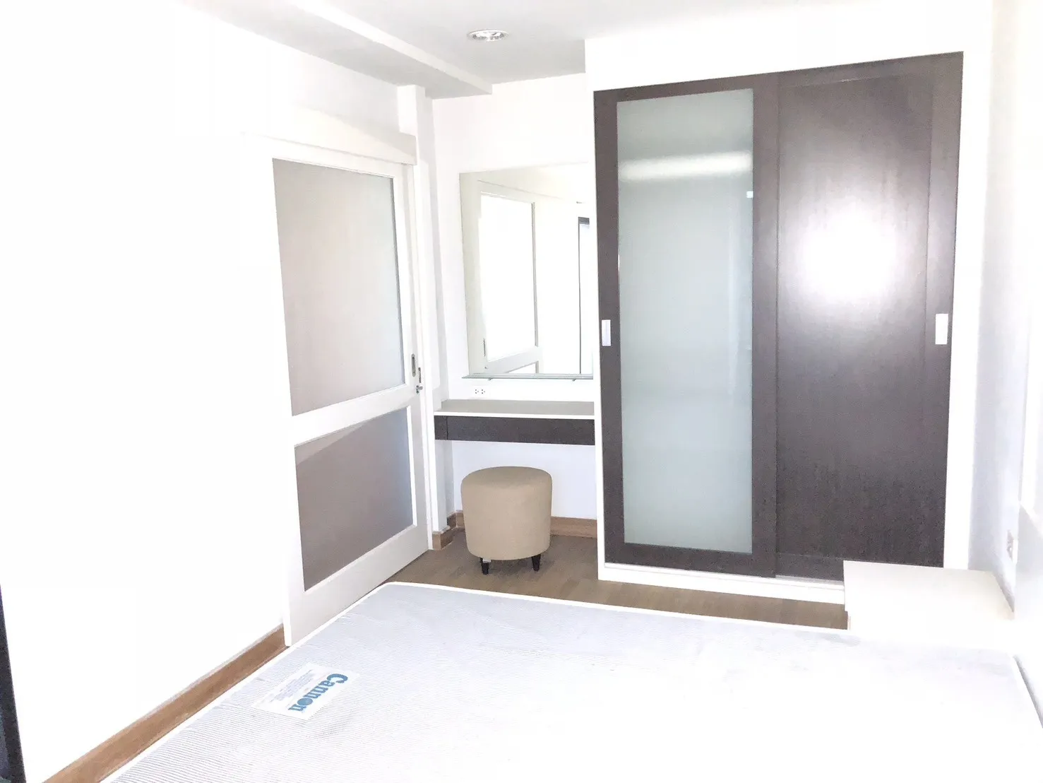 1 Bedroom Condo for sale at Baan Navatara River Life — photo 4