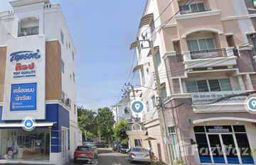 Prinyalak Exclusive in นวมินทร์, กรุงเทพมหานคร