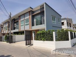 3 Habitación Adosado en venta en The Rich Ville Ratchaphruek - Rattanathibet, Om Kret