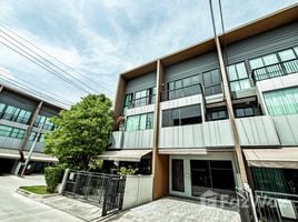 3 Bedroom Townhouse for sale at Baan Klang Muang Ratchaphruek, Mahasawat, Bang Kruai, Nonthaburi