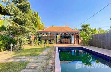 Beautiful Khmer Wooden 4-units Villa for Rent in Chreav, Сиемреап