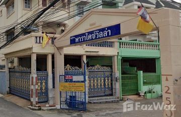 Paradise Villa in Wat Tha Phra, Bangkok