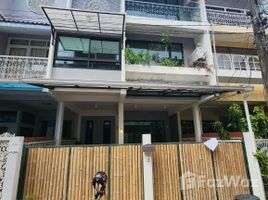 4 спален Таунхаус for sale in Бангкок, Khlong Tan Nuea, Щаттхана, Бангкок