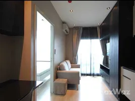 1 chambre Condominium à louer à , Huai Khwang