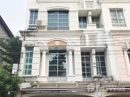 Baan Klang Muang Rama 9-Ladprao で賃貸用の 3 ベッドルーム 町家, 王トンラン, 王ひずりと