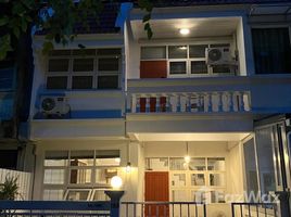 2 chambre Maison de ville for rent in Thaïlande, Lat Phrao, Lat Phrao, Bangkok, Thaïlande
