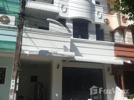 3 Bedroom Townhouse for sale at Baan Isaraya, Tha Kham, Bang Khun Thian