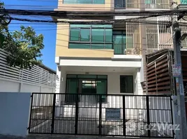 3 Bedroom Townhouse for rent at Uptown Sathupradit , Bang Khlo, Bang Kho Laem