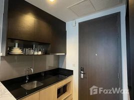 1 спален Кондо в аренду в Edge Sukhumvit 23, Khlong Toei Nuea