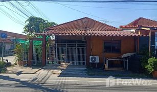 2 Schlafzimmern Haus zu verkaufen in Bang Samak, Chachoengsao Srithepthai Park Ville