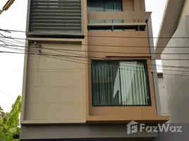 4 Bedroom Townhouse for rent in Si Rat MRT, Khlong Kluea, 