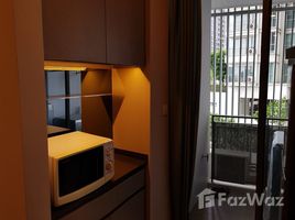 1 спален Квартира в аренду в The Room Sukhumvit 69, Phra Khanong Nuea