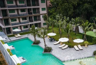 Фото 2 of the Communal Pool at Arcadia Center Suites