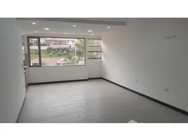 2 bedroom Condo on the Edge of El Centro에서 임대할 2 침실 아파트, Cuenca, Cuenca