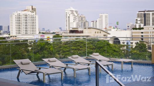 Фото 1 of the Communal Pool at The Residence at 61