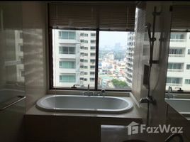 2 спален Кондо в аренду в The Emporio Place, Khlong Tan