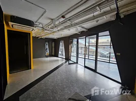 Studio Einzelhandelsfläche zu vermieten in Mahanakhon Skywalk, Si Lom, Si Lom