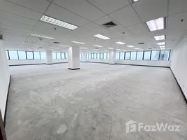 327.71 m² Office for rent at Ital Thai Tower, Bang Kapi, Huai Khwang, Bangkok