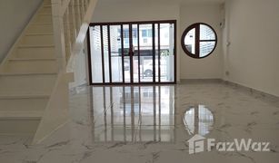 3 Bedrooms Townhouse for sale in Khlong Chan, Bangkok 