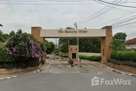 The Balcony Home in Dokmai