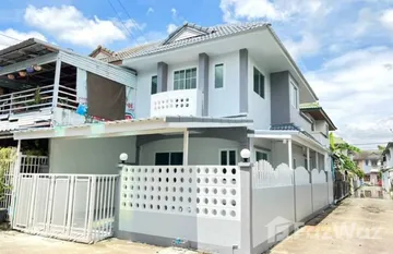 Ladda Ville 4 Ban Kluai – Sai Noi in 피 몬트, 비타부리