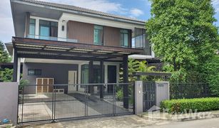 4 Bedrooms House for sale in Dokmai, Bangkok Manthana Onnut-Wongwaen 3