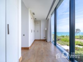 5 спален Вилла на продажу в Beachfront Residence, Beachfront Residence