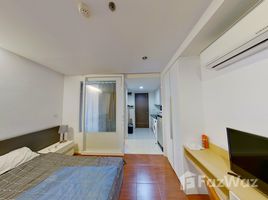 1 Bedroom Apartment for sale at 15 Sukhumvit Residences, Khlong Toei Nuea, Watthana, Bangkok, Thailand