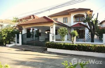 Ratirom Village 2 in มหาสวัสดิ์, Нонтабури